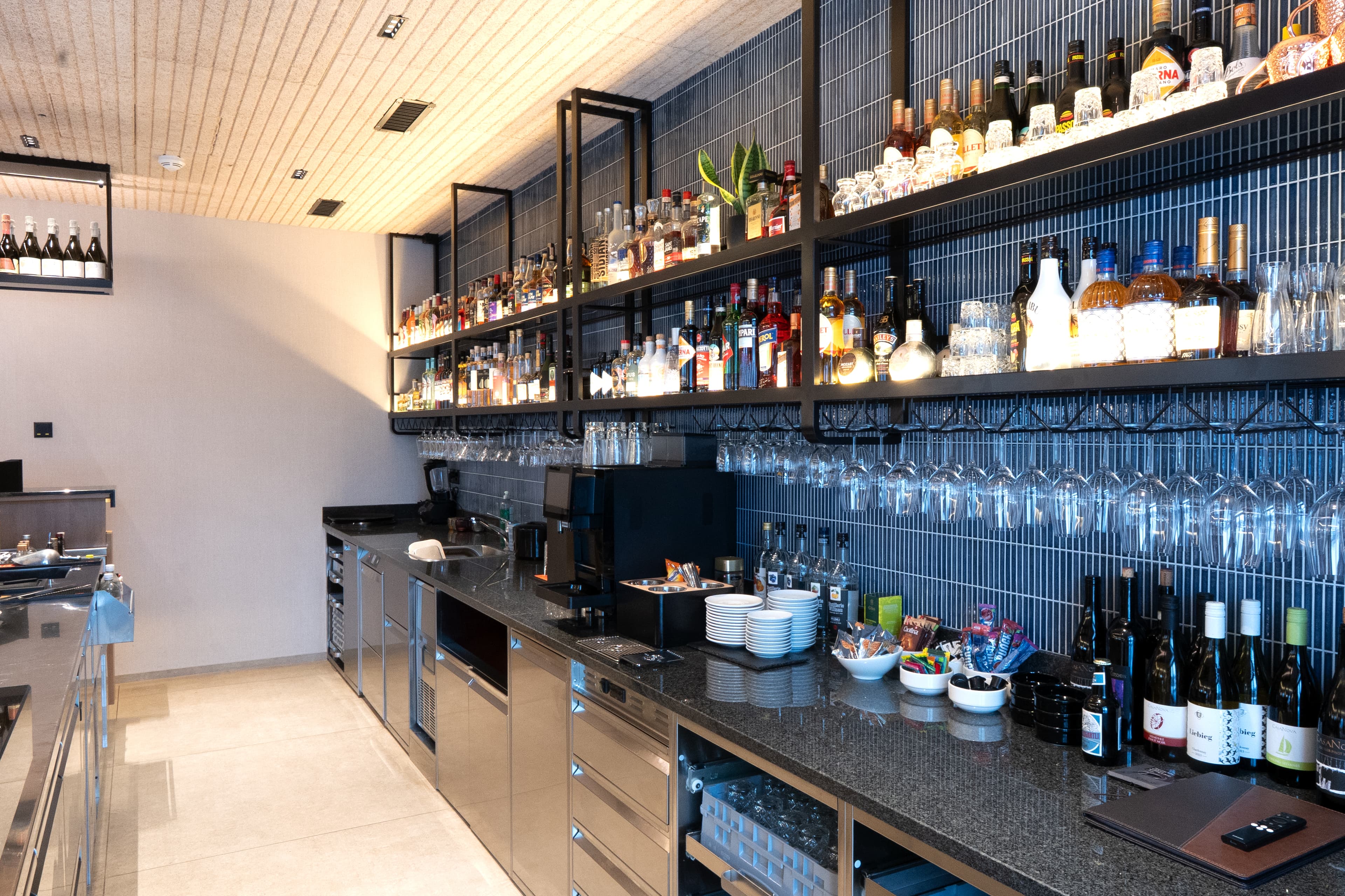 Bar-Einrichtung im Panoramahotel Braunwald – Bild 3