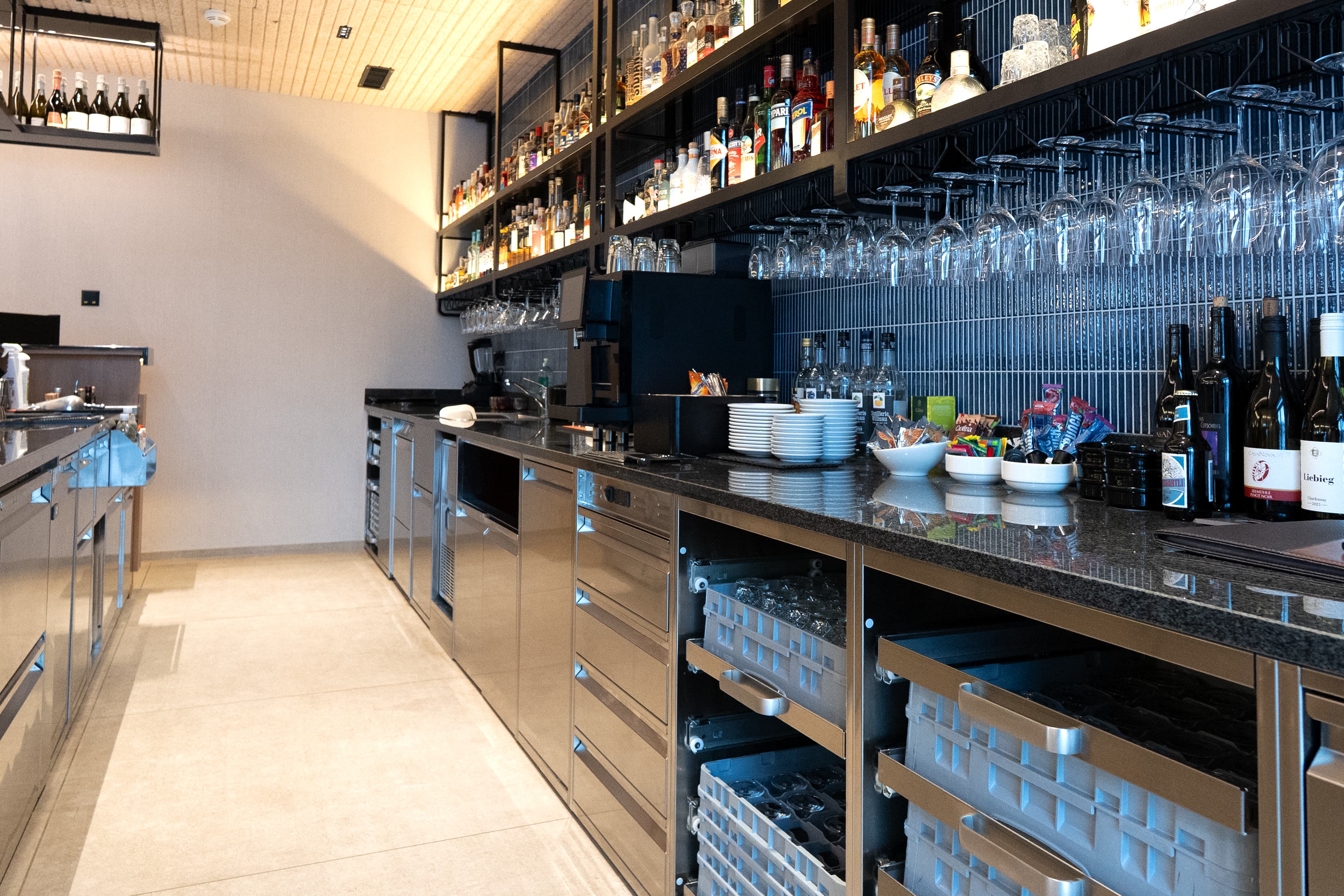Bar-Einrichtung im Panoramahotel Braunwald – Bild 4