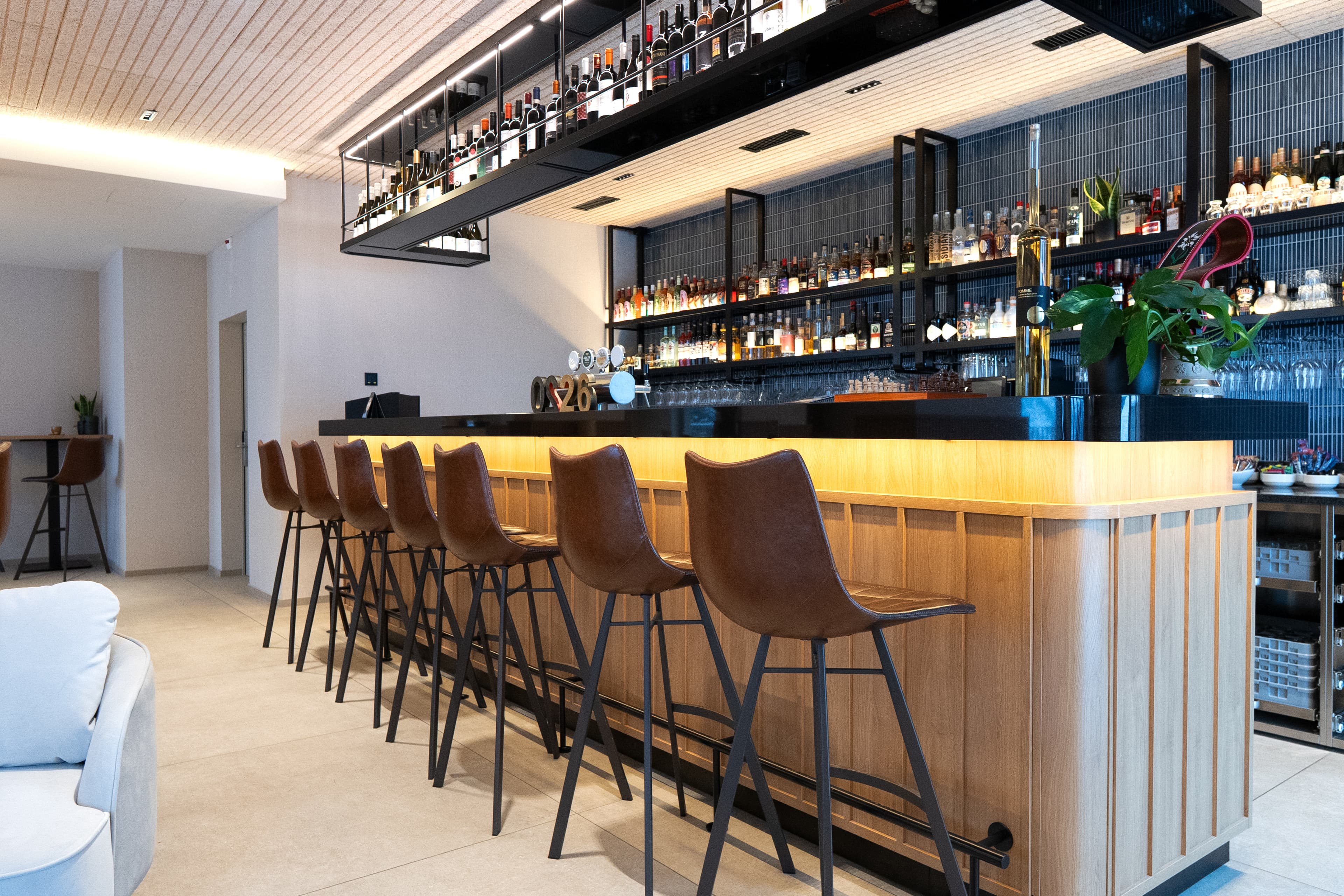 Bar-Einrichtung im Panoramahotel Braunwald – Bild 8