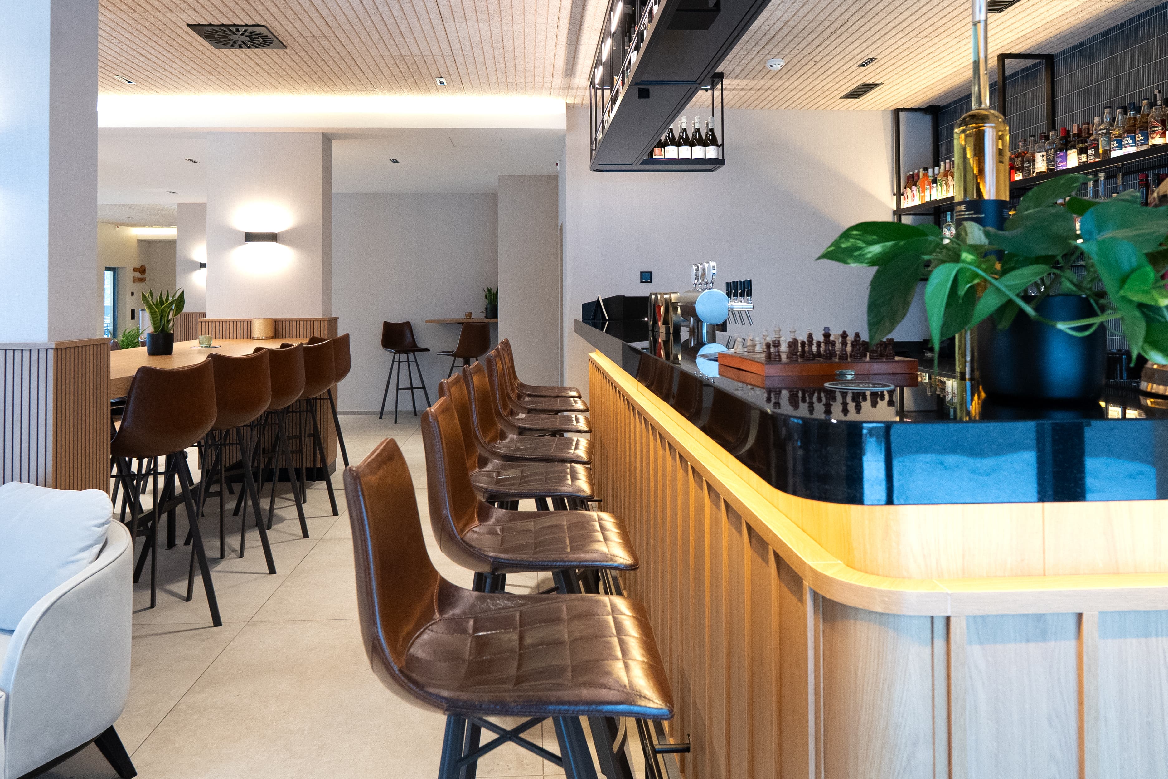 Bar-Einrichtung im Panoramahotel Braunwald – Bild 9