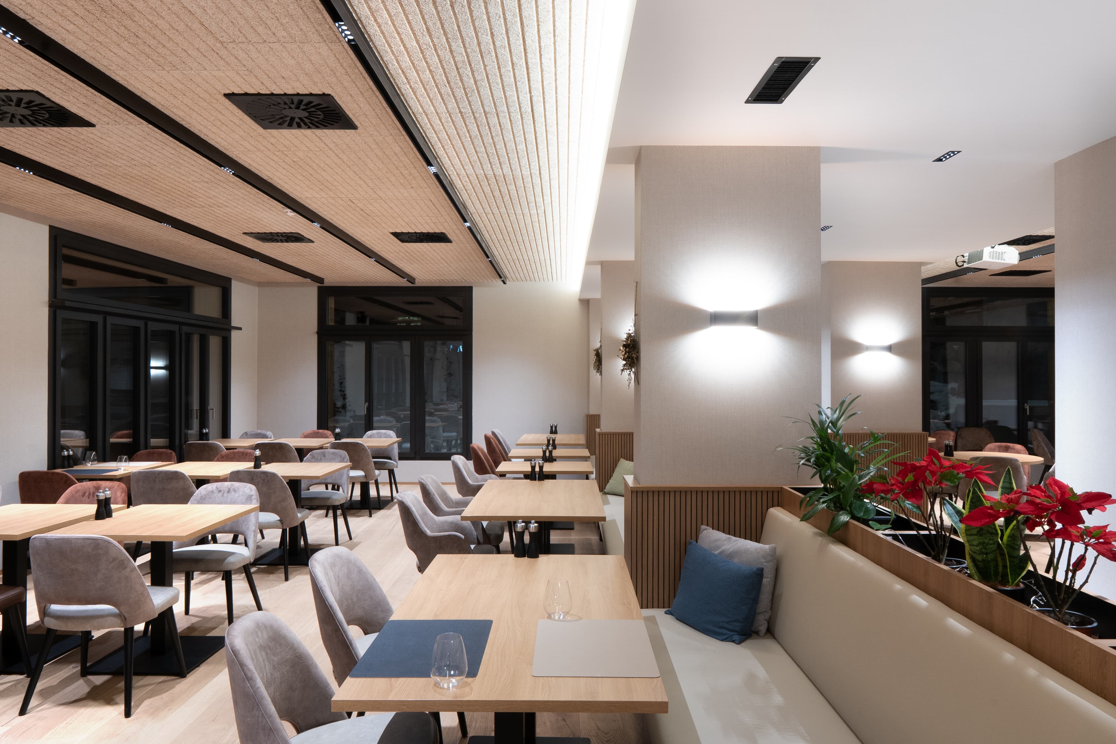 Möbliertes Restaurant im Panoramahotel Braunwald – Bild 3