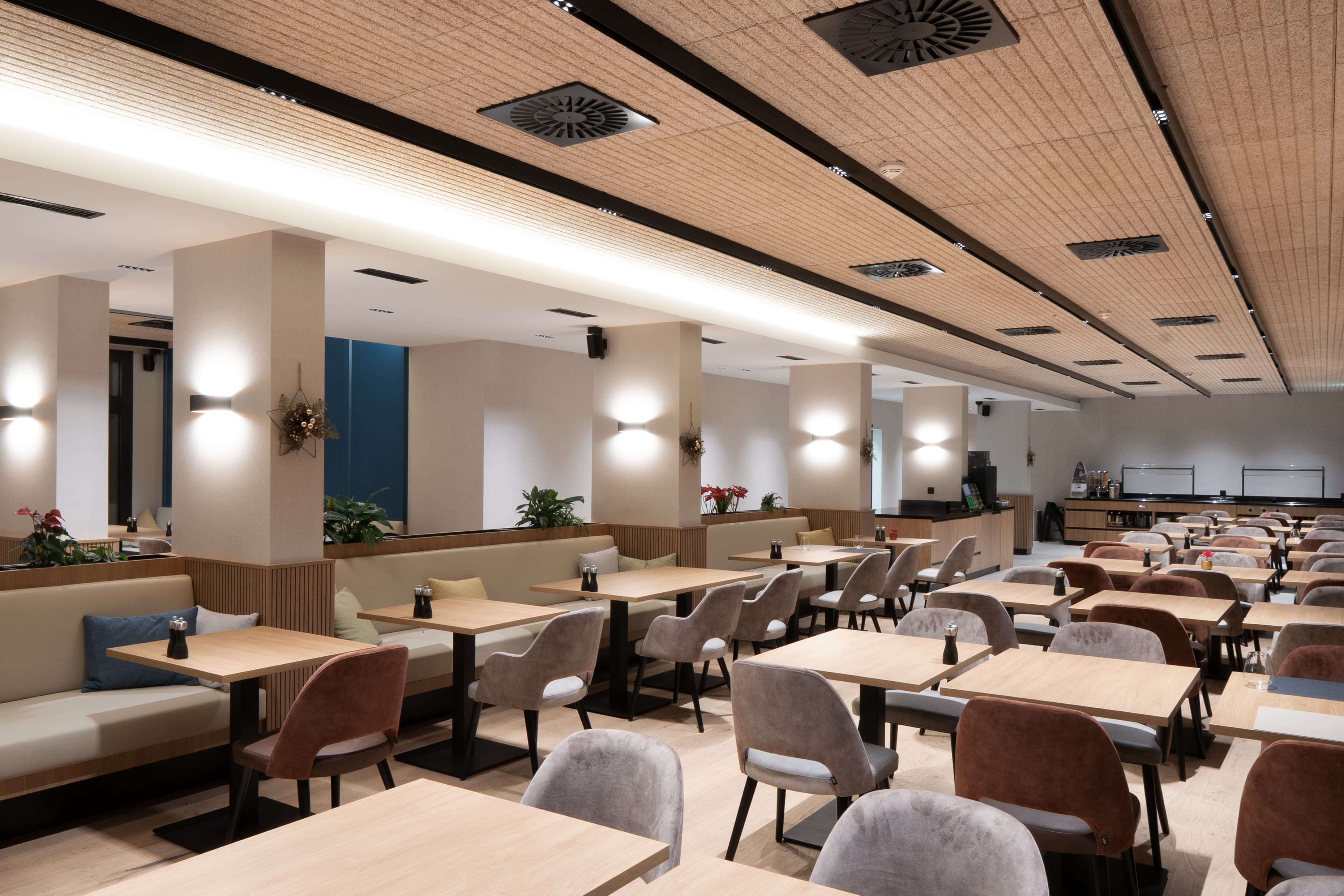 Möbliertes Restaurant im Panoramahotel Braunwald – Bild 5