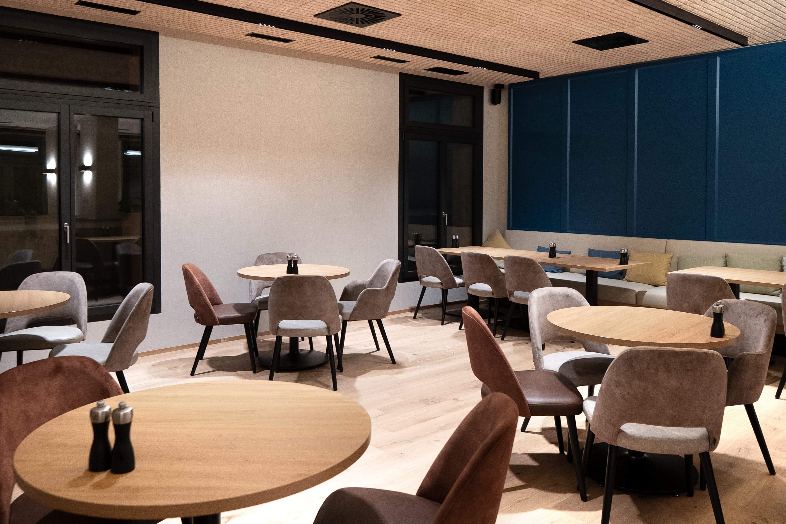 Möbliertes Restaurant im Panoramahotel Braunwald – Bild 8