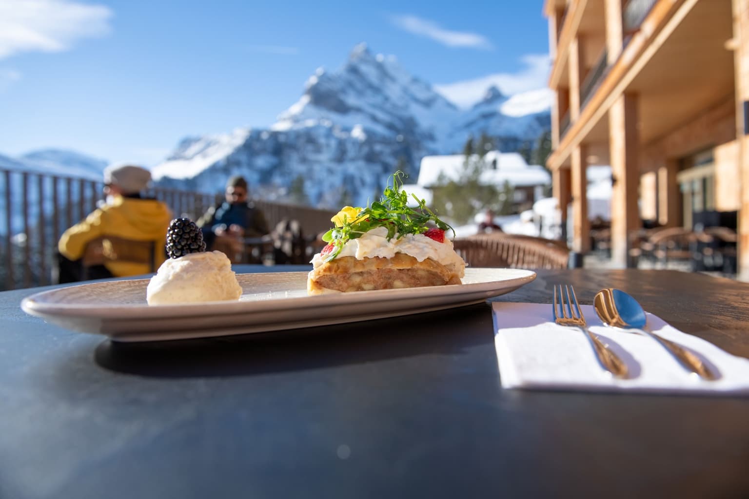 Möblierte Terrasse des Panoramahotels Braunwald – Bild 7