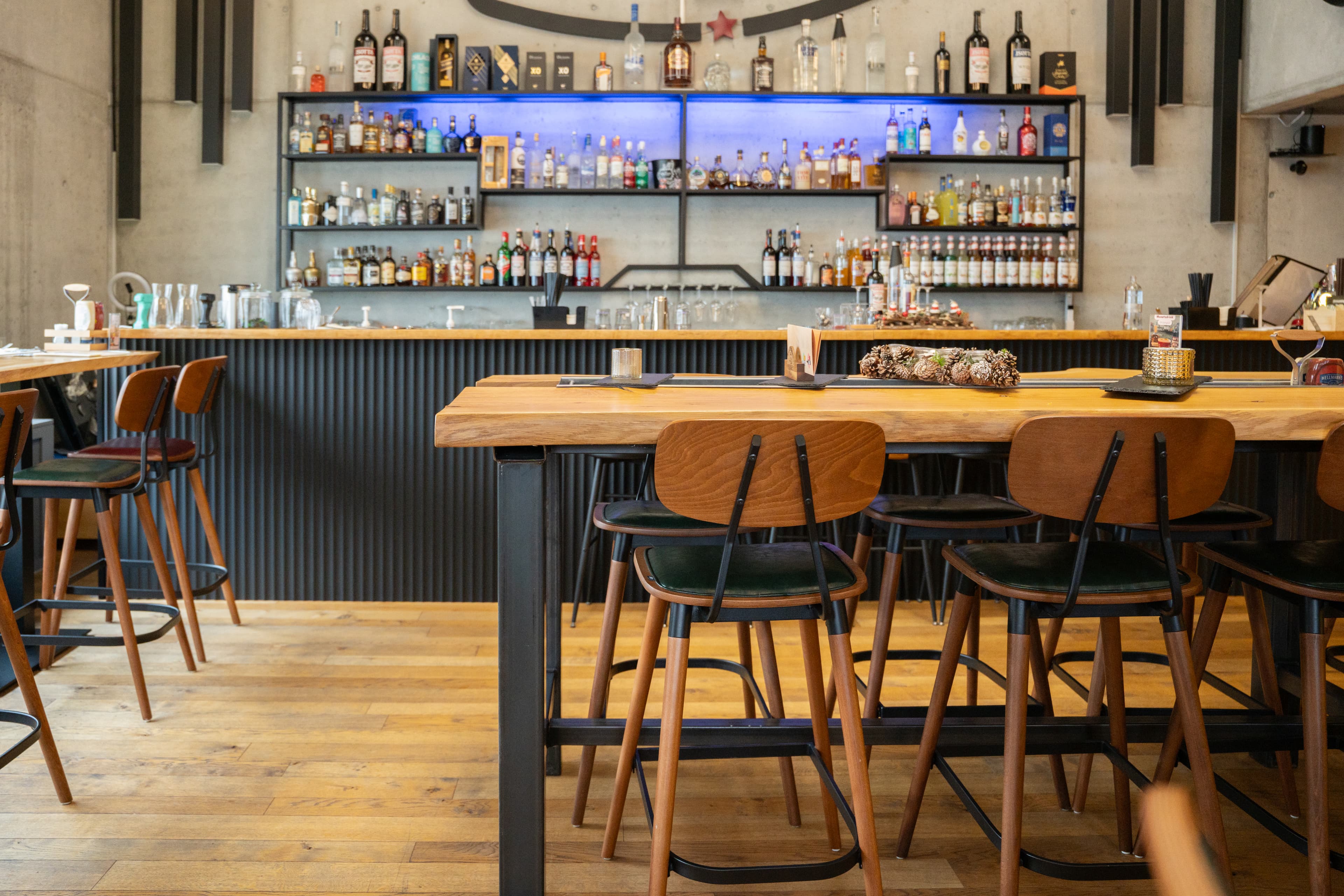 Innen-Möblierung im Restaurant Burger Republic in Schönenwerd – Bild 5