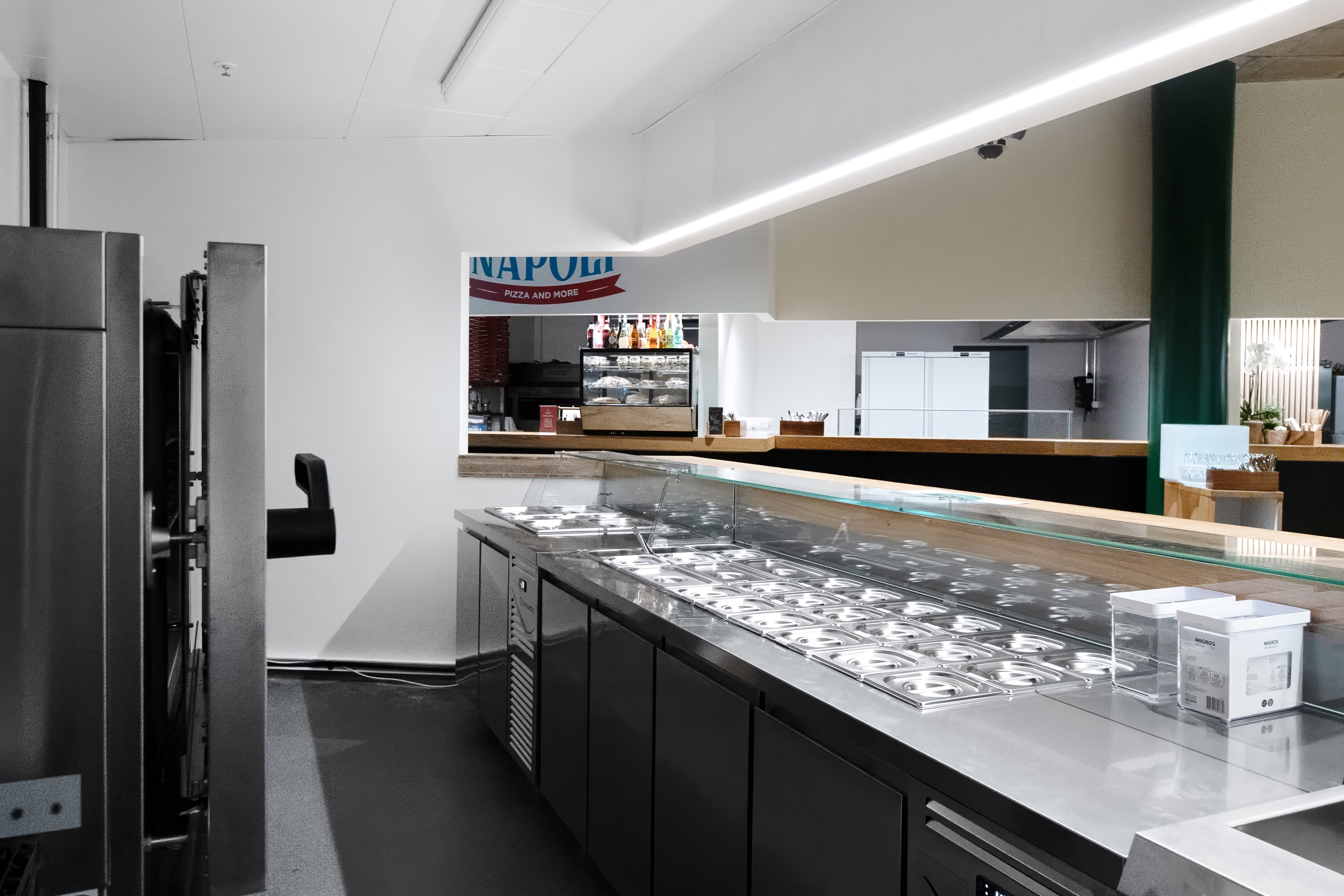 CNS-Elemente und Einrichtung von ESCASANO Salad Experts in Basel – Bild 5