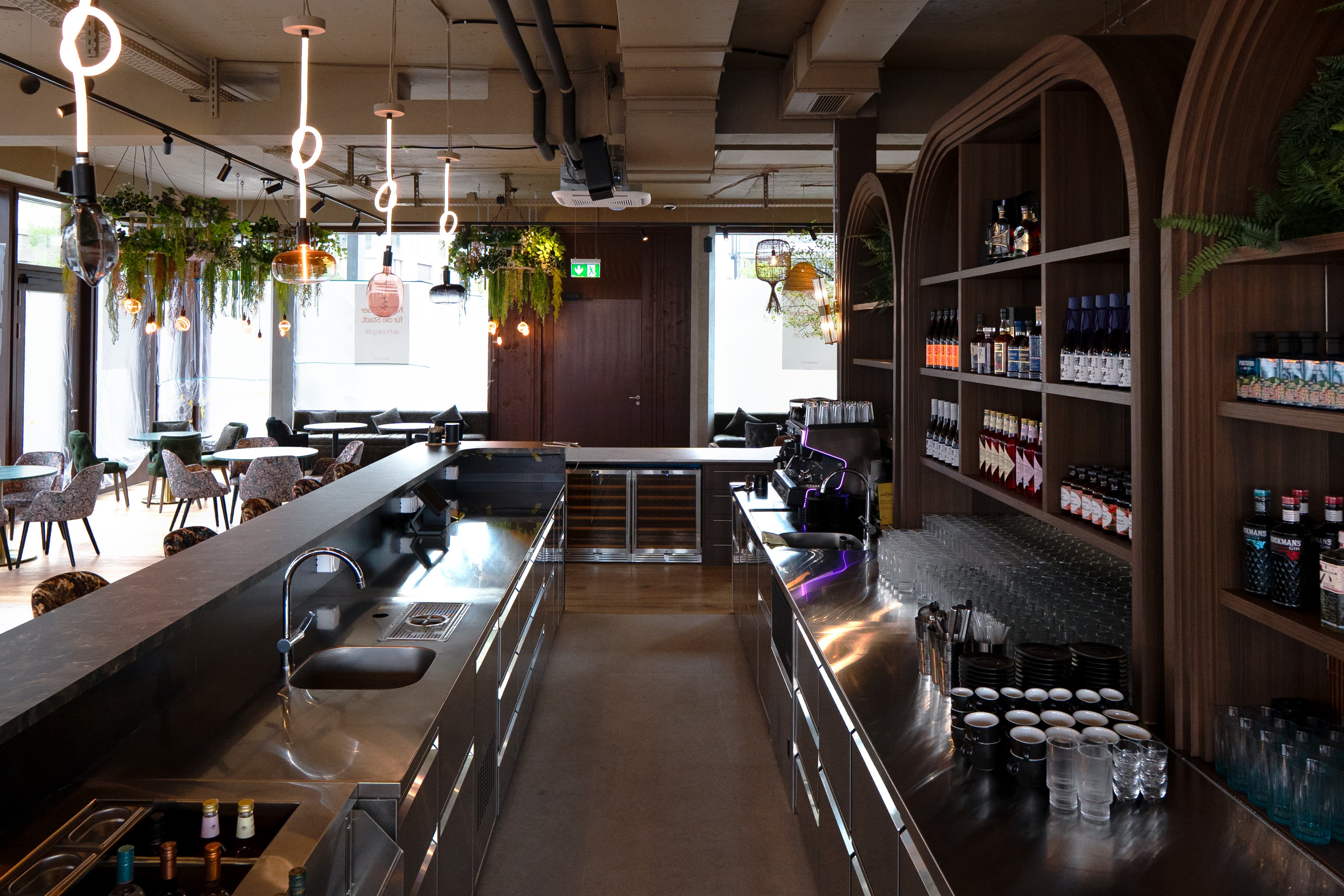 Bar-Anlage mit Natursteinabdeckung im ZAP Restaurant Luzern – Bild 6