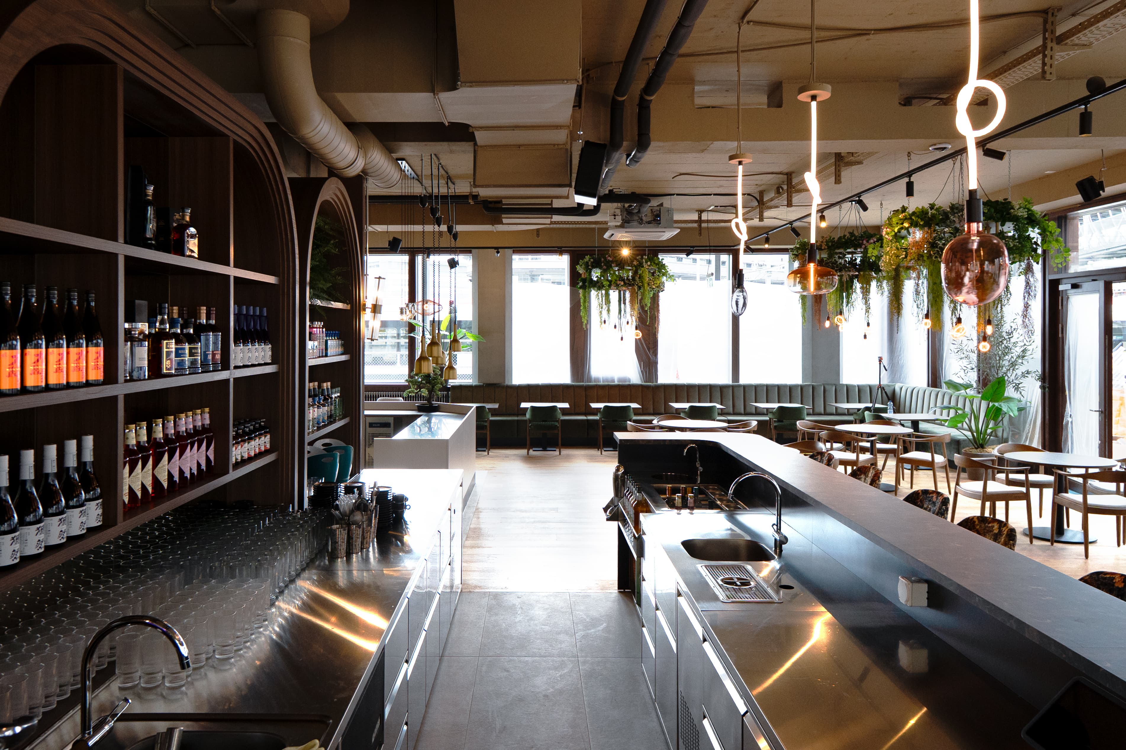 Bar-Anlage mit Natursteinabdeckung im ZAP Restaurant Luzern – Bild 7